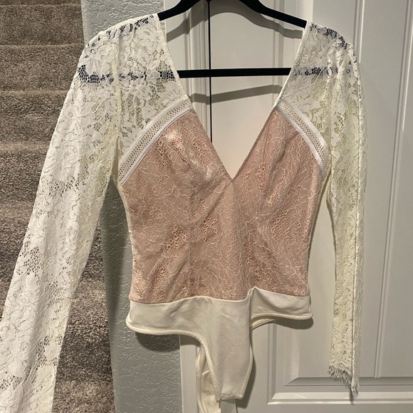 Jetset Diaries Caribbean Bodysuit Ivory Lace Open Back Revolve TJD White NWT - Picture 4 of 7